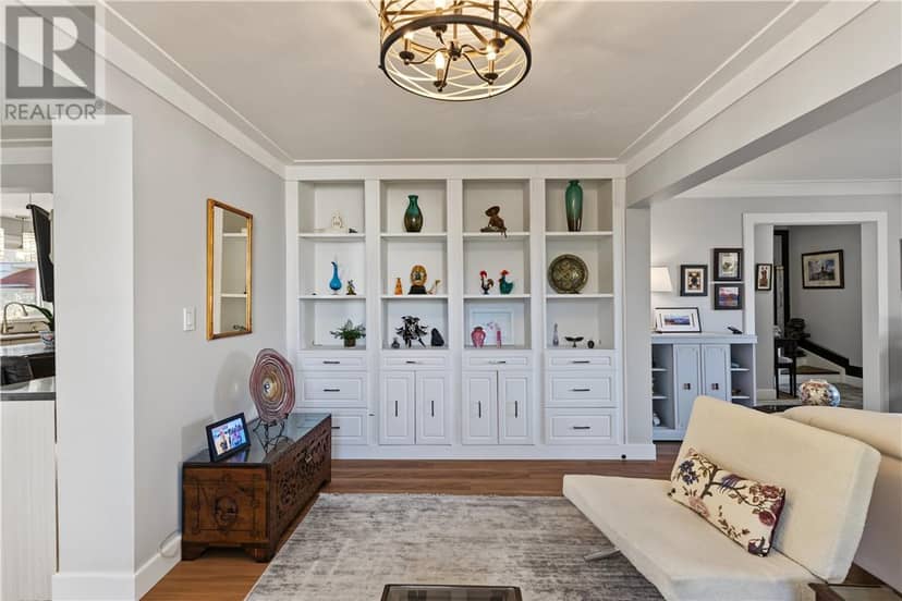 1243 Hawthorne Drive — photo 12 of 40