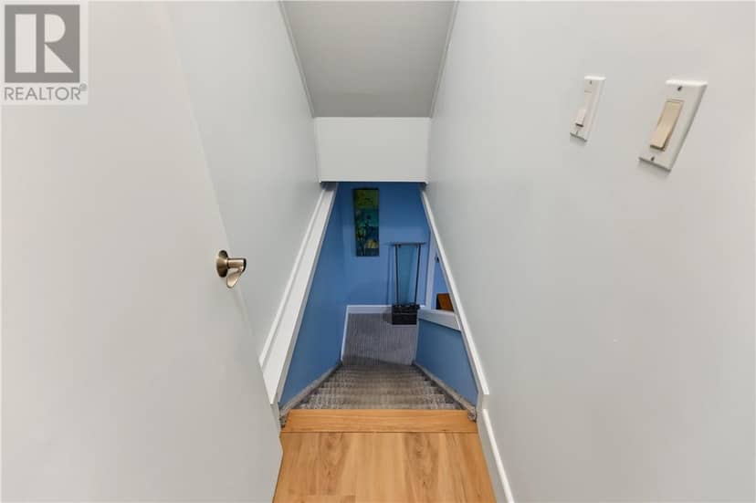 1243 Hawthorne Drive — photo 34 of 40