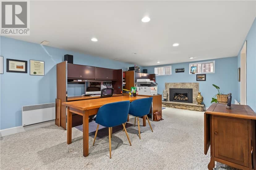 1243 Hawthorne Drive — photo 36 of 40