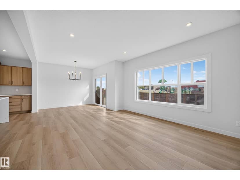 205 Hampshire Pt — photo 12 of 40