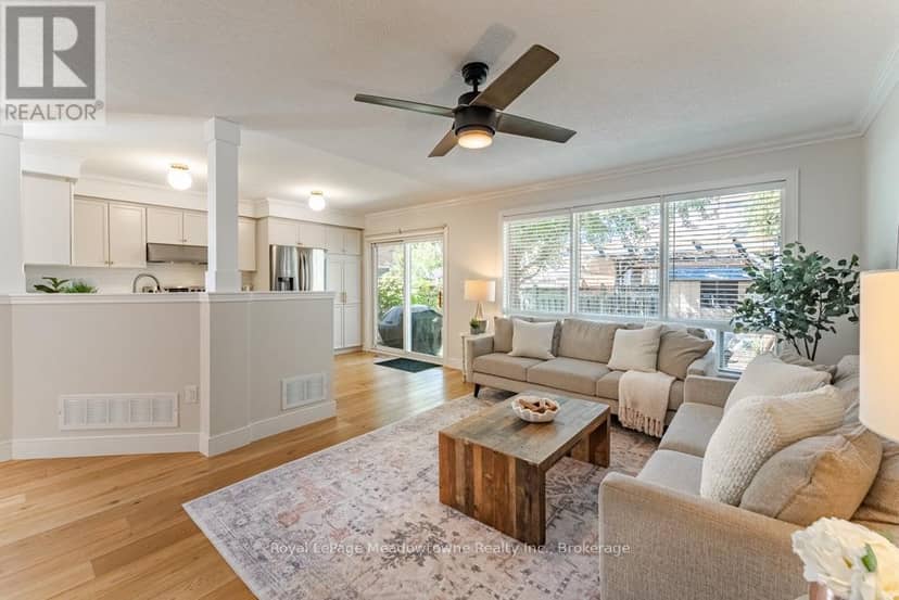 407 Baverstock Crescent — photo 10 of 40