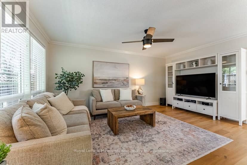 407 Baverstock Crescent — photo 11 of 40