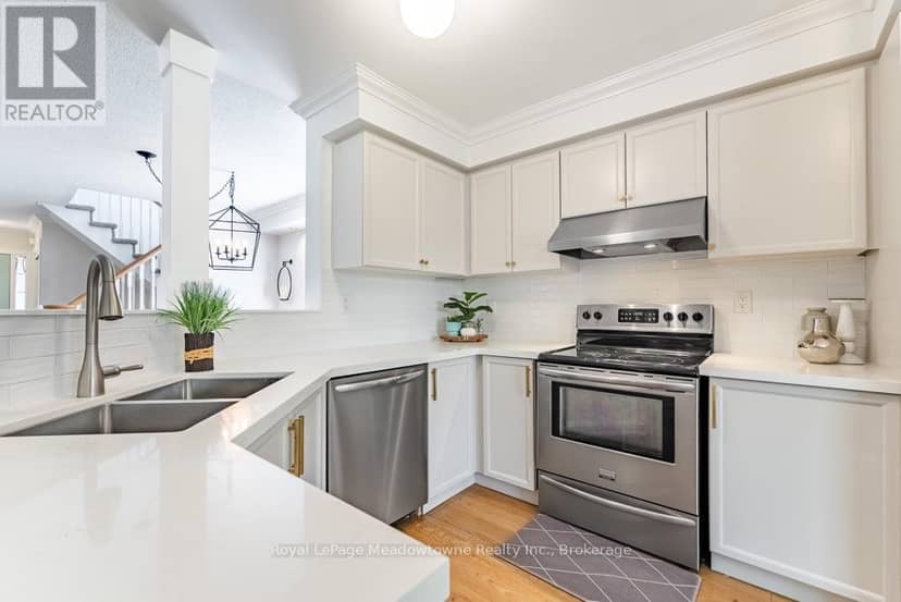 407 Baverstock Crescent — photo 17 of 40