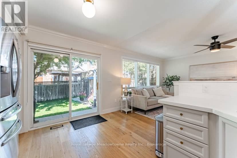 407 Baverstock Crescent — photo 18 of 40