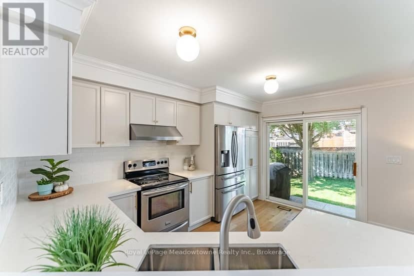 407 Baverstock Crescent — photo 19 of 40