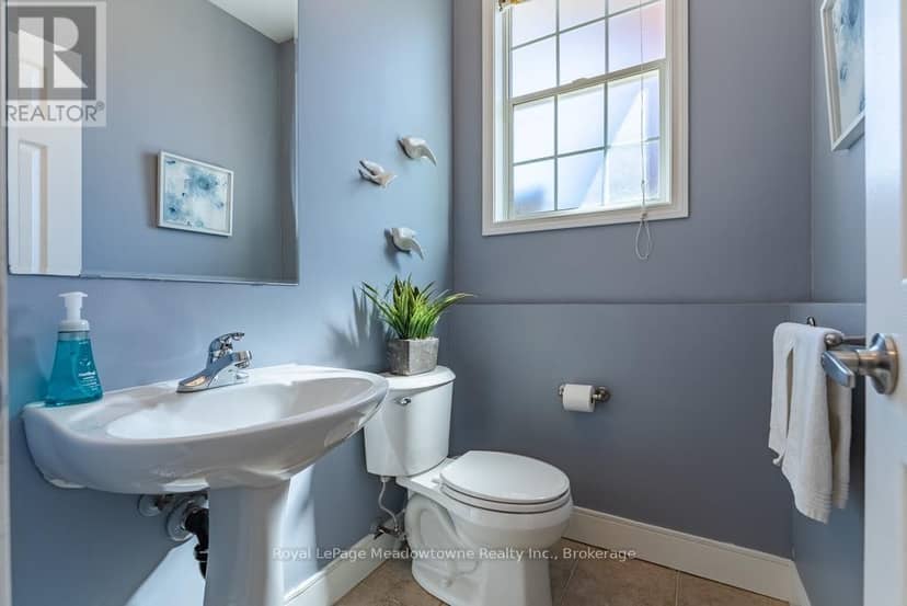 407 Baverstock Crescent — photo 20 of 40
