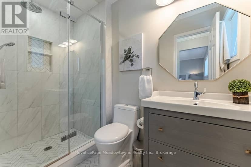 407 Baverstock Crescent — photo 24 of 40