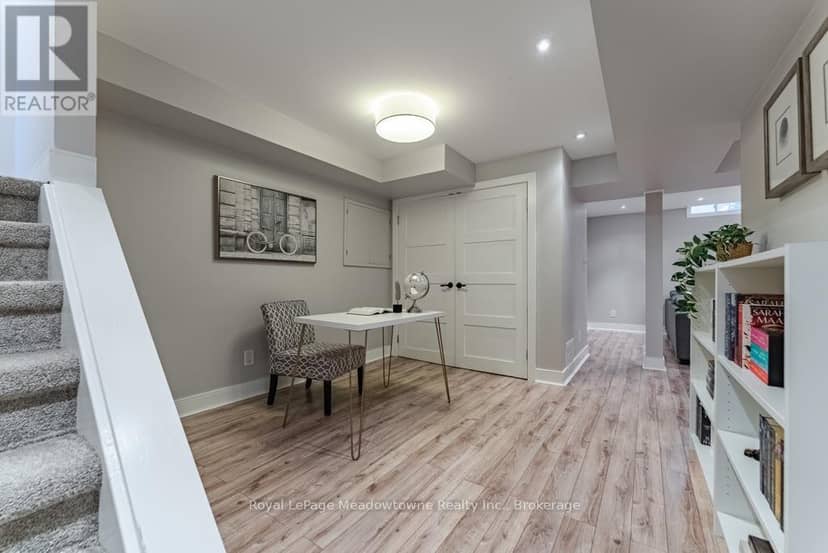 407 Baverstock Crescent — photo 31 of 40