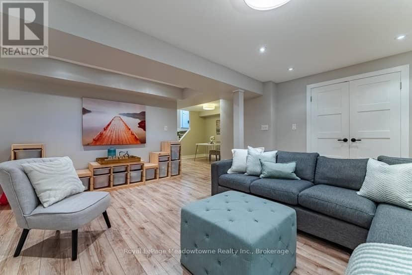 407 Baverstock Crescent — photo 36 of 40