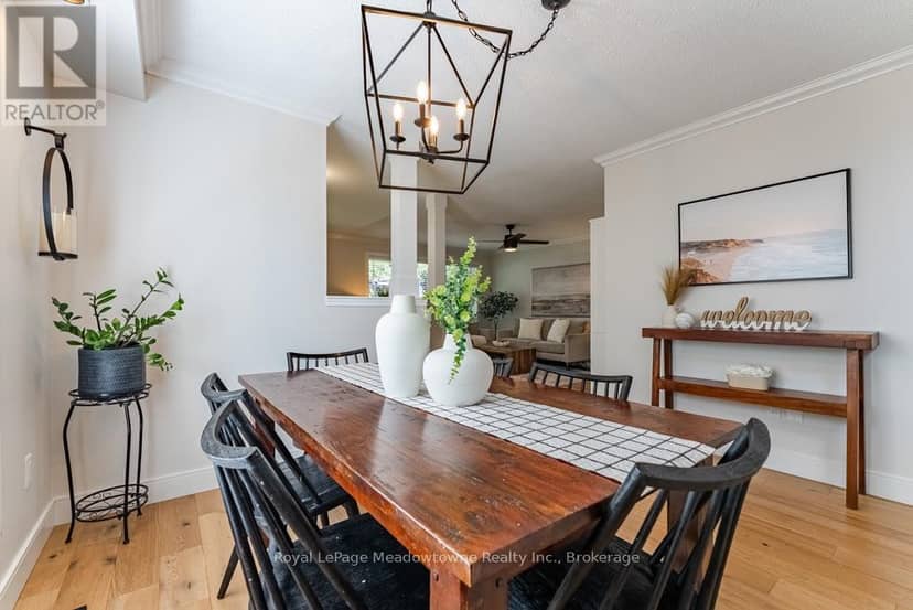 407 Baverstock Crescent — photo 6 of 40