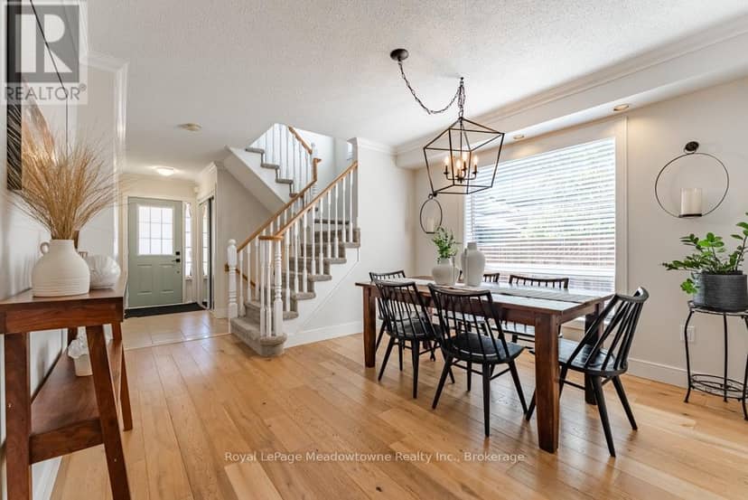 407 Baverstock Crescent — photo 7 of 40
