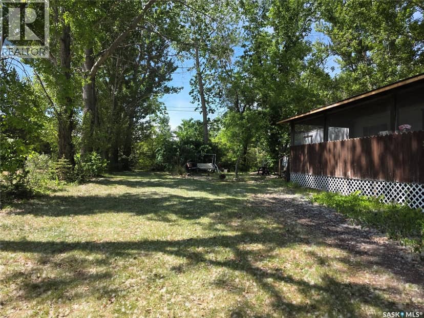 414 Zealandia AVENUE, Coteau Beach, photo 3