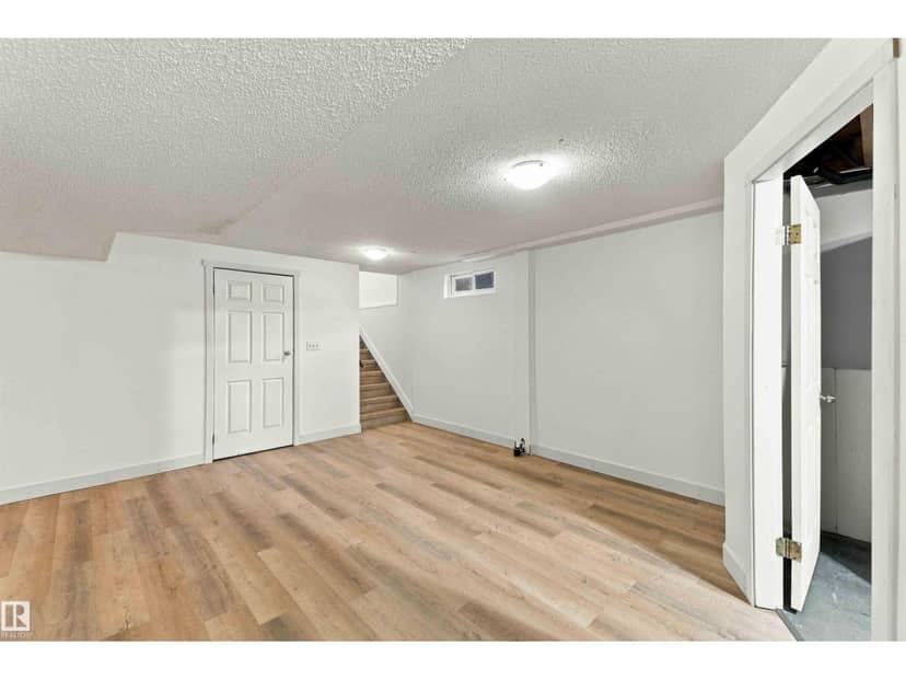 5907 53A AV — photo 38 of 40
