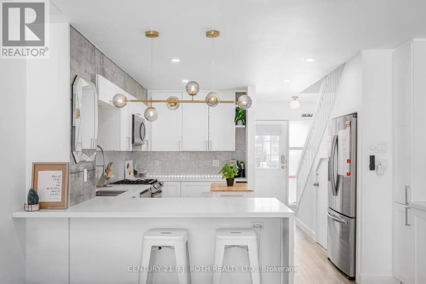 19 - 4 Paradise Boulevard — photo 9 of 25