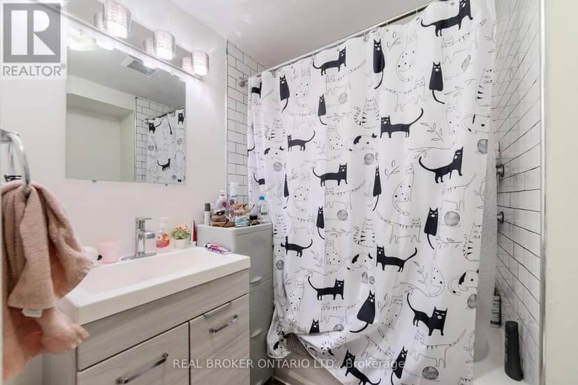 188-190 Caroline Street S — photo 22 of 32