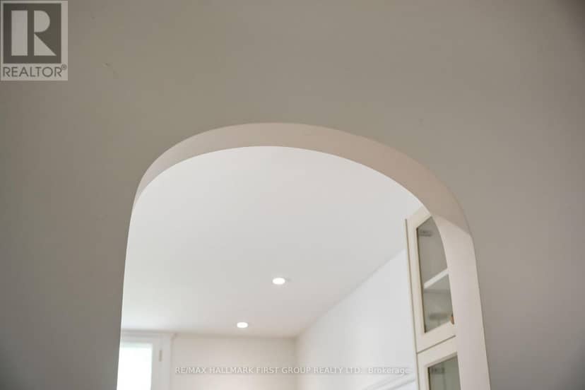 63 King Street E — photo 25 of 40