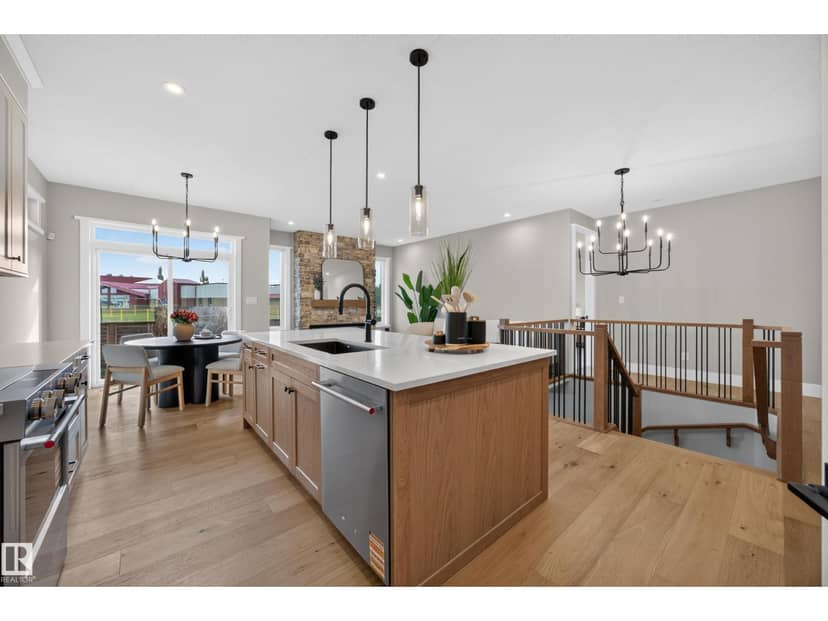 209 Hampshire Pt — photo 14 of 40