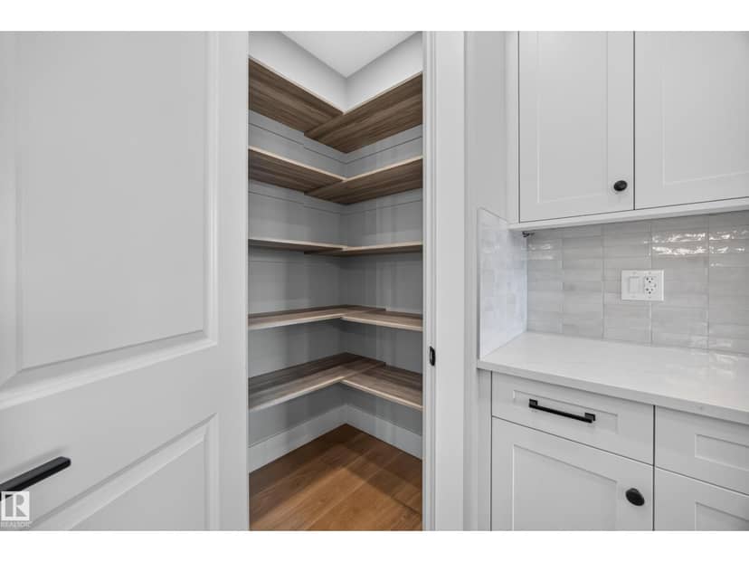 209 Hampshire Pt — photo 15 of 40