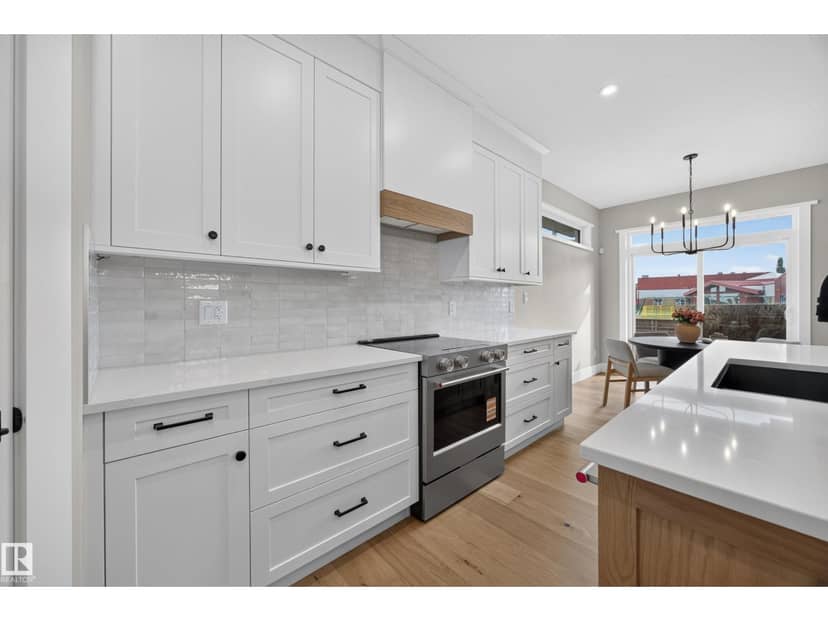 209 Hampshire Pt — photo 16 of 40