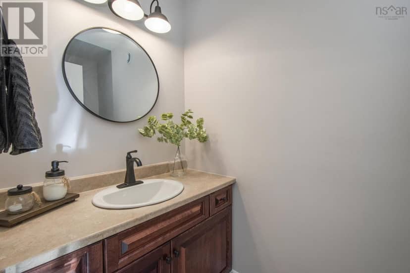 931 King Street — photo 21 of 40