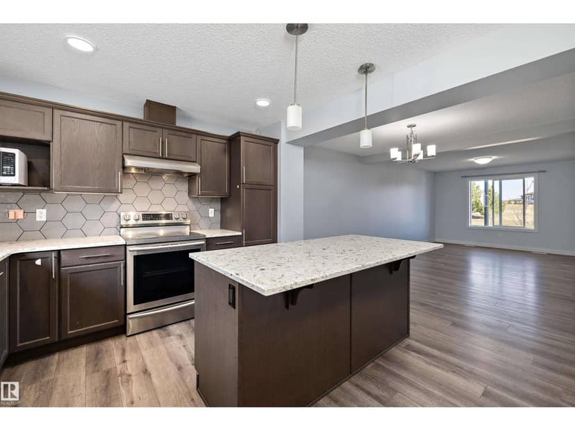 2611 14 AV NW — photo 13 of 40