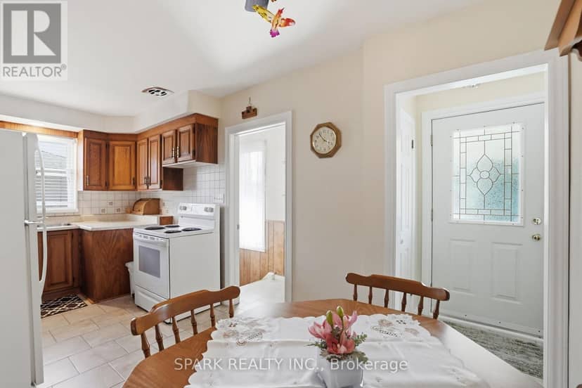 416 Delrex Boulevard — photo 10 of 40