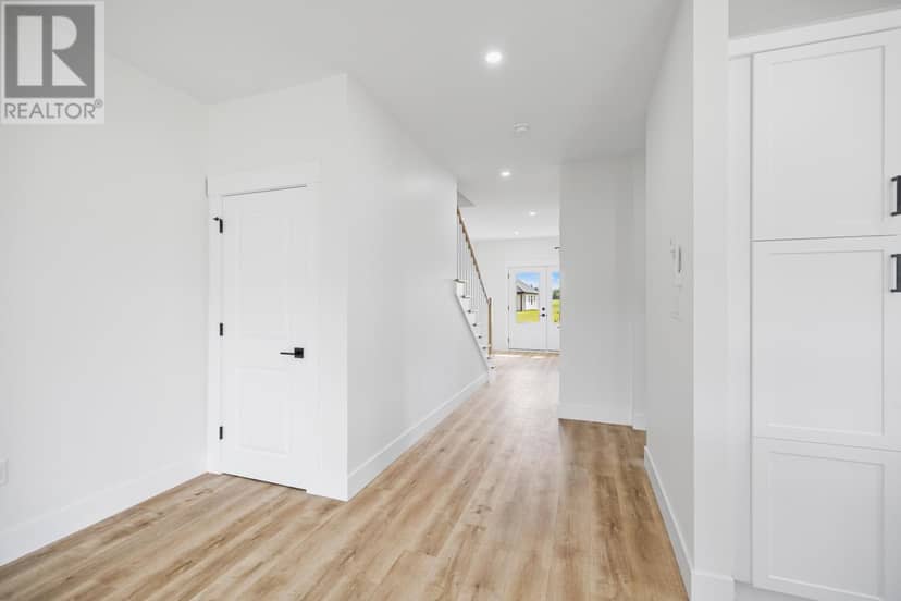 125 Samantha Lane — photo 15 of 37