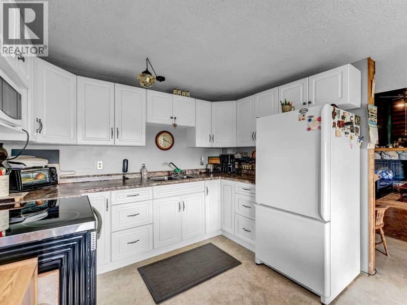 12228 Range Road 64 — photo 15 of 40