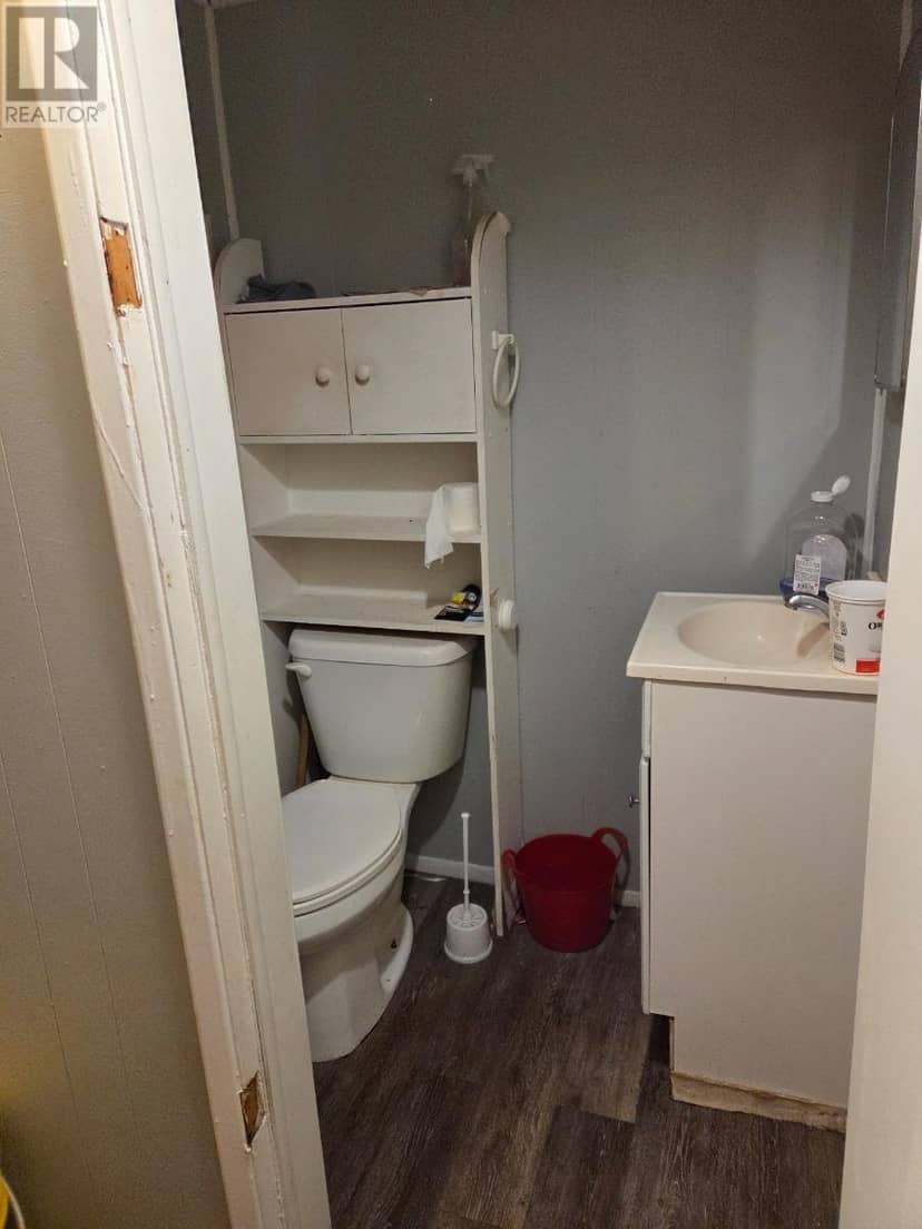 91 Wellington ST — photo 5 of 7