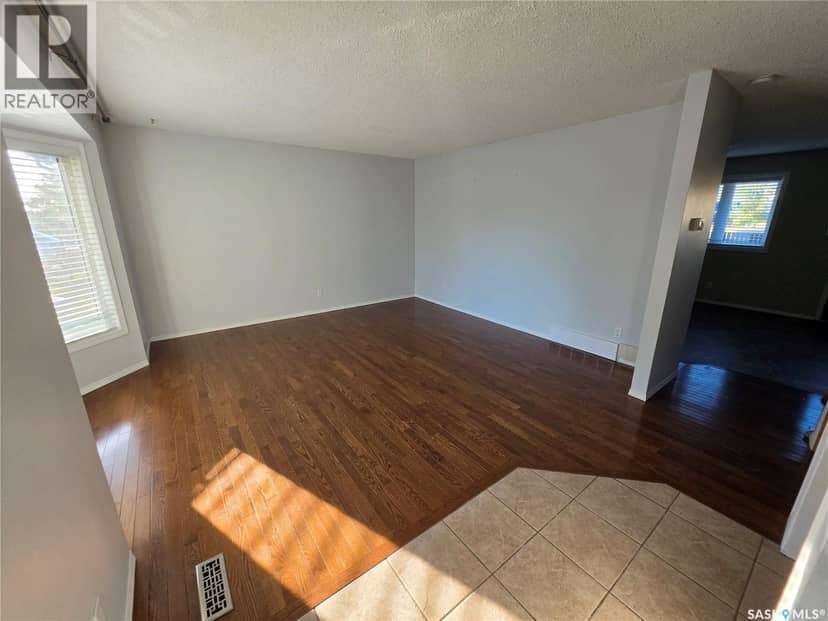9 Stack CRESCENT, Meadow Lake, photo 2