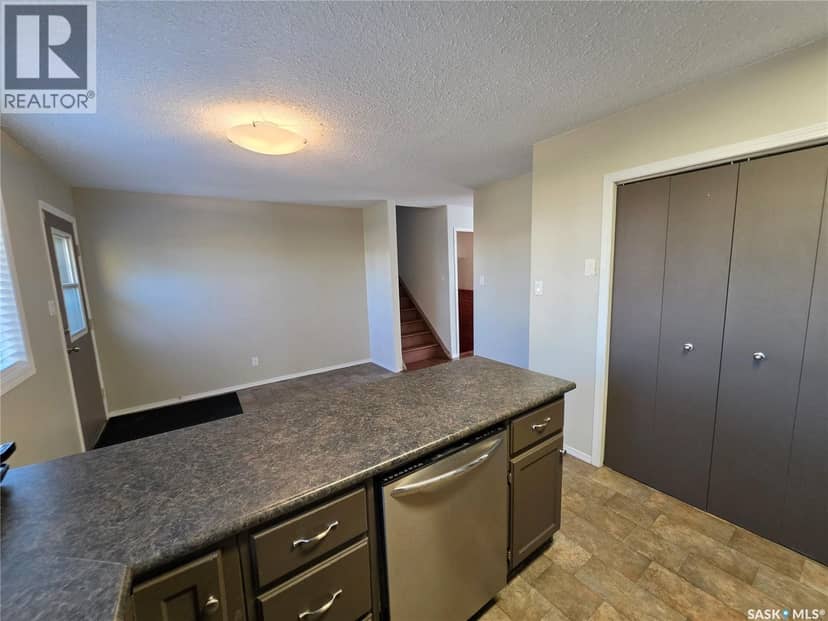 9 Stack CRESCENT, Meadow Lake, photo 3