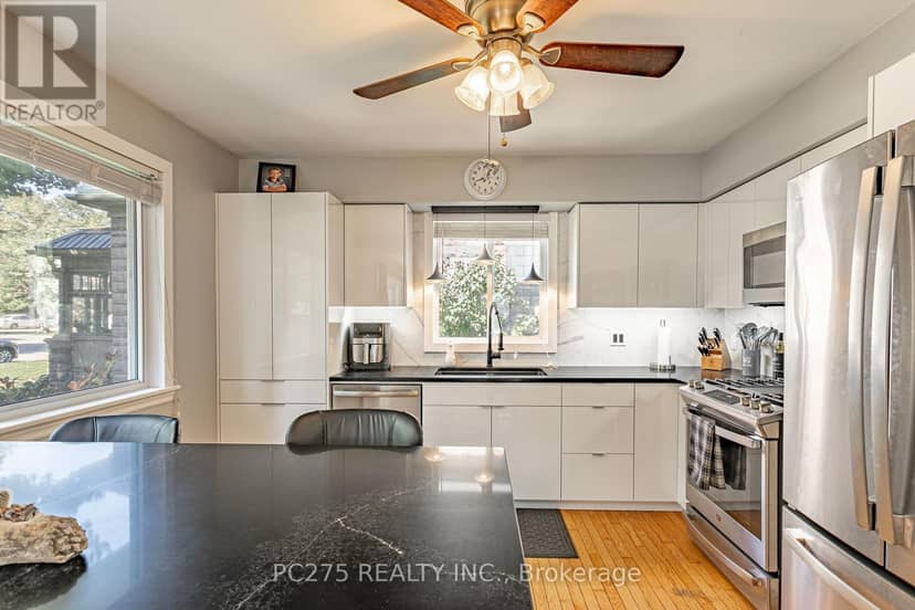 82 Centre Street — photo 11 of 40