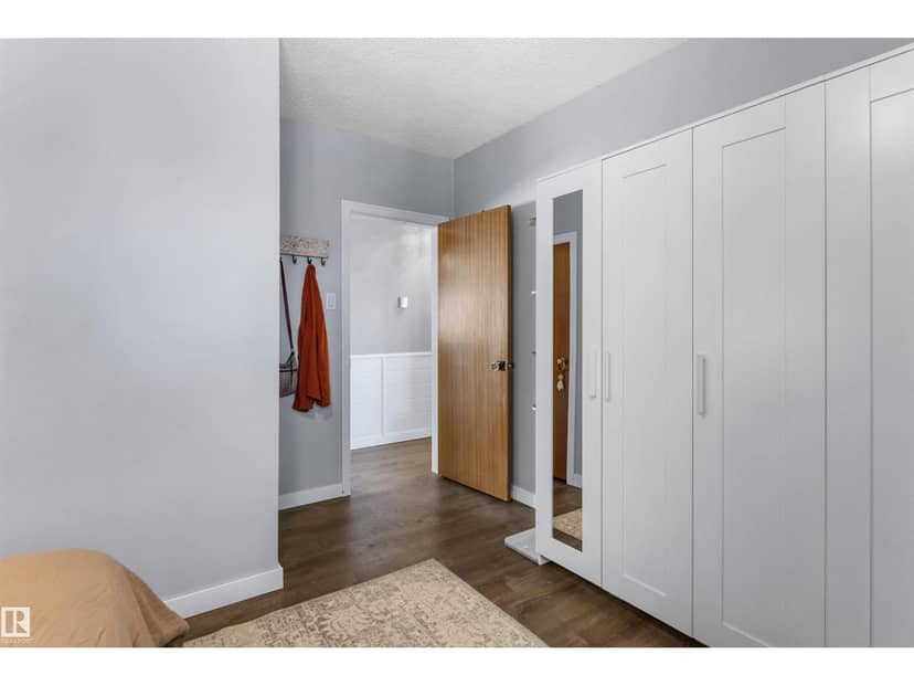 9715 71 AV NW — photo 15 of 39
