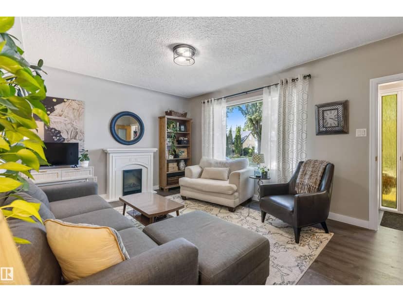 9715 71 AV NW, Edmonton, photo 2