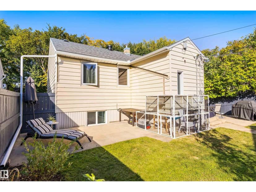 9715 71 AV NW — photo 31 of 39