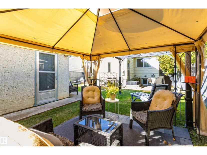 9715 71 AV NW — photo 35 of 39