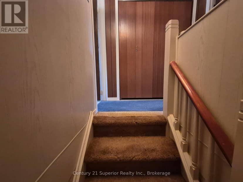 2 Laurier Ave — photo 14 of 40