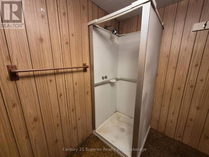 2 Laurier Ave — photo 29 of 40