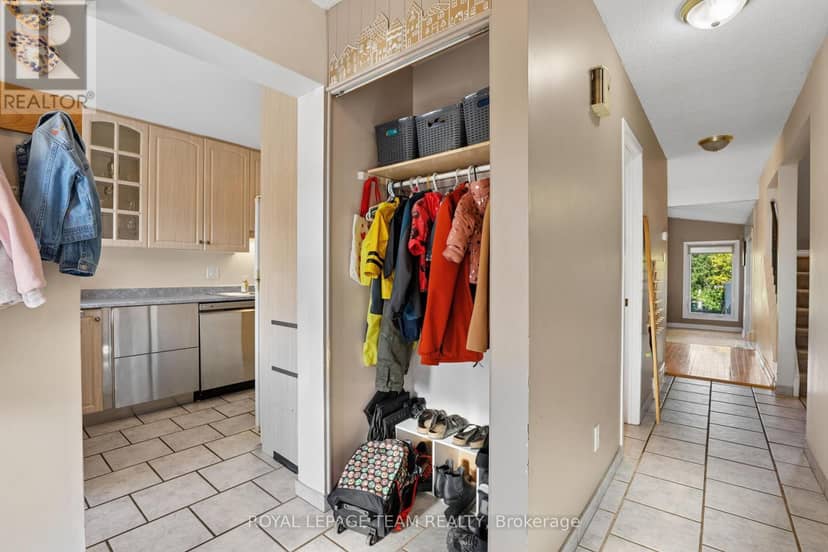 1133 St Emmanuel Terrace — photo 4 of 40
