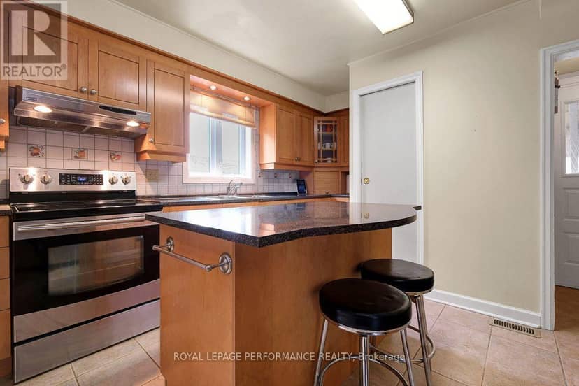 550 Wolffdale Crescent — photo 13 of 40