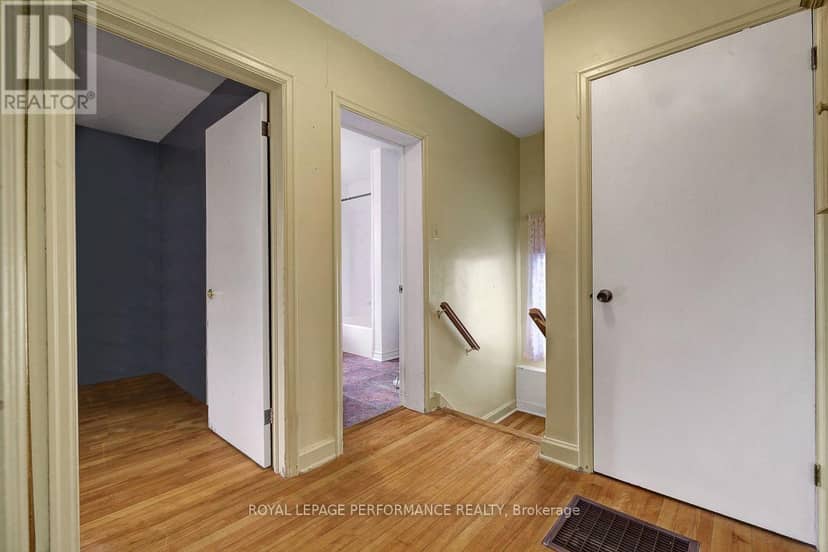 550 Wolffdale Crescent — photo 18 of 40