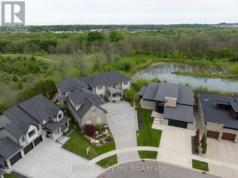 241 Tamarack Boulevard — photo 4 of 40