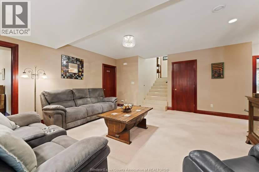 270 Irwin AVENUE — photo 20 of 33