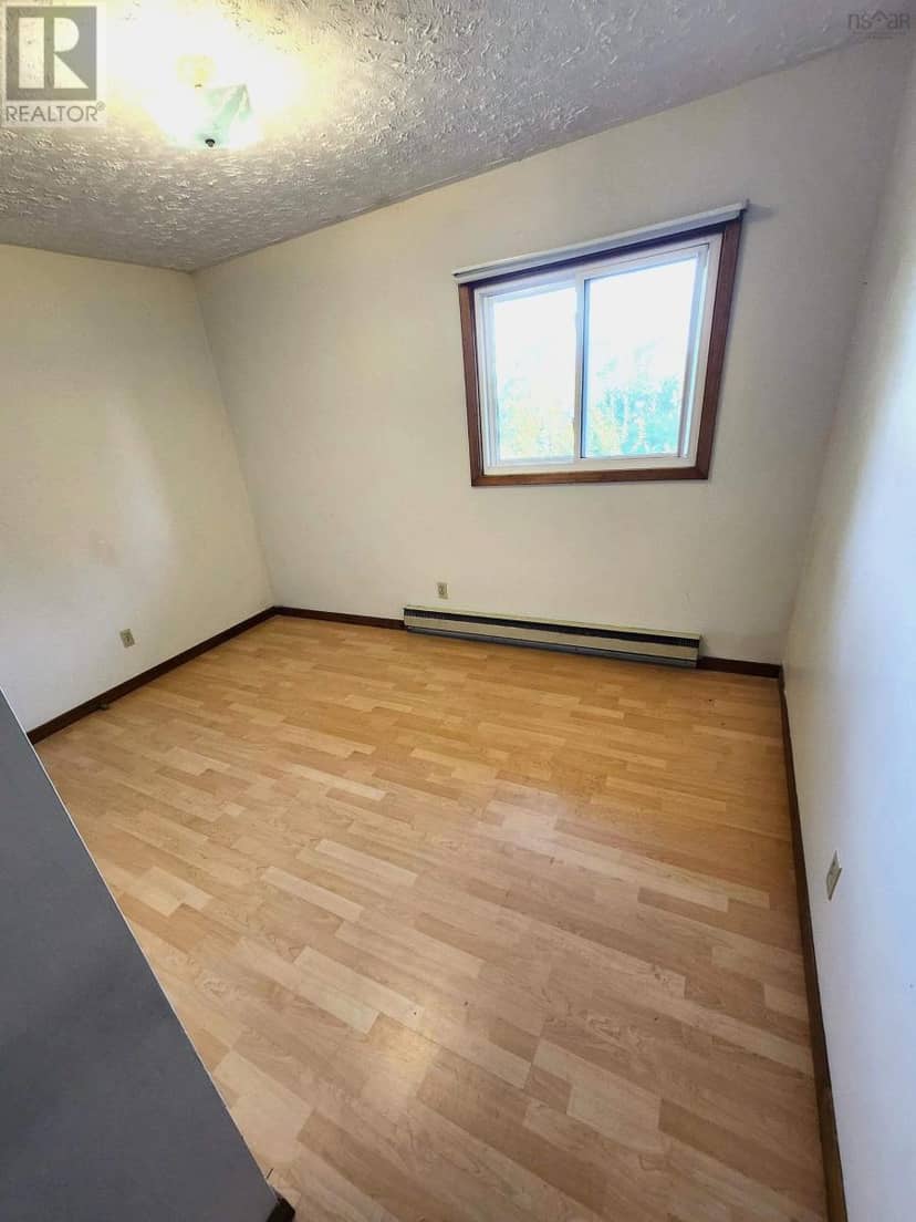 429 Victoria Road — photo 14 of 20