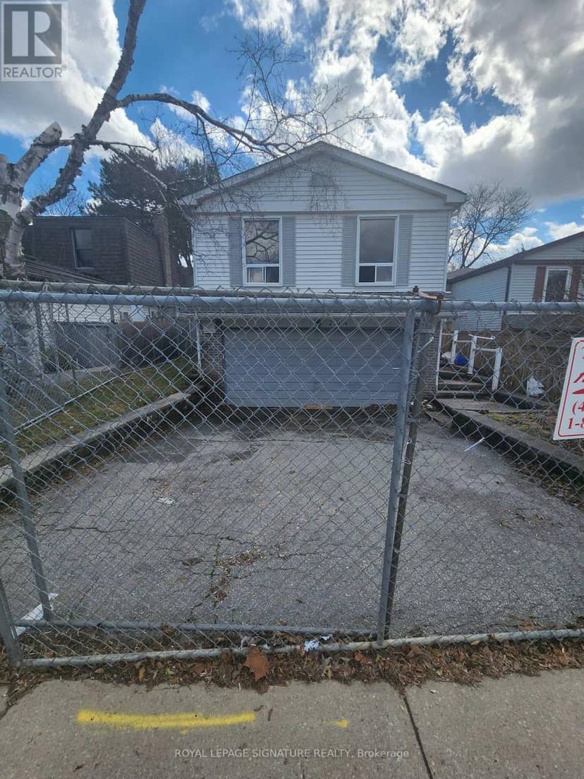 29 Lillooet Crescent — photo 1 of 3