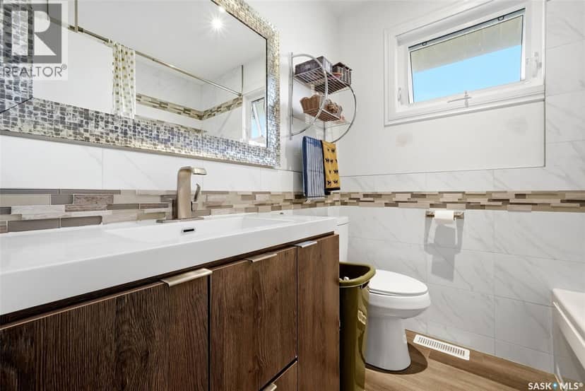 6610 Dewdney AVENUE — photo 15 of 37