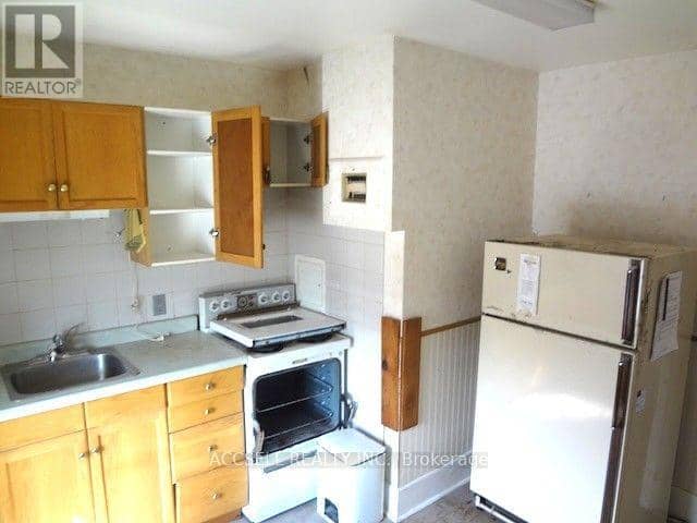 108 Shakespeare Street — photo 4 of 11