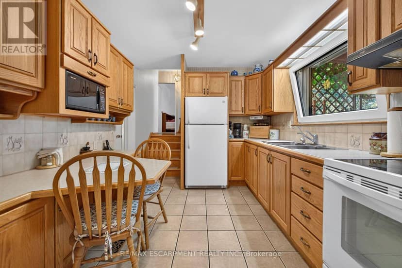994 Barton Street — photo 14 of 40