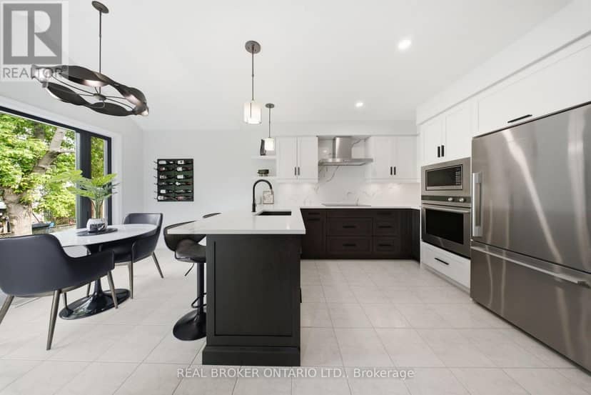 19 Boulder Crescent — photo 10 of 40
