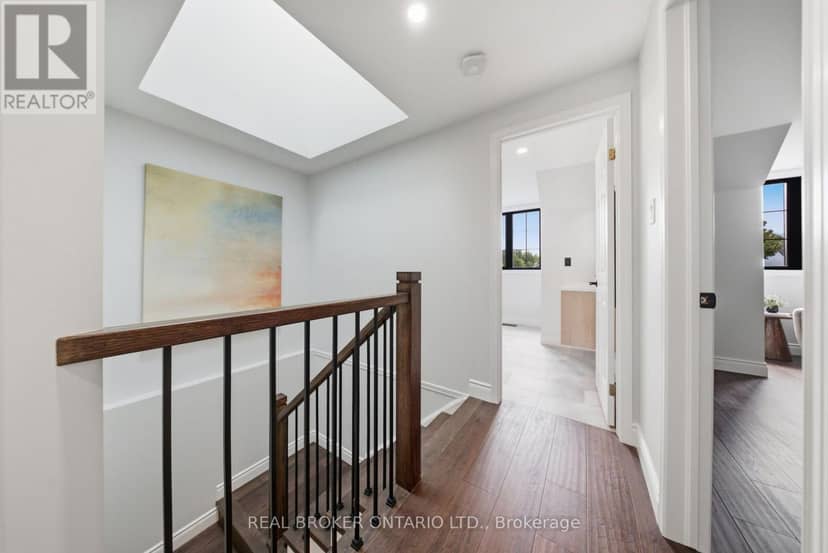 19 Boulder Crescent — photo 21 of 40